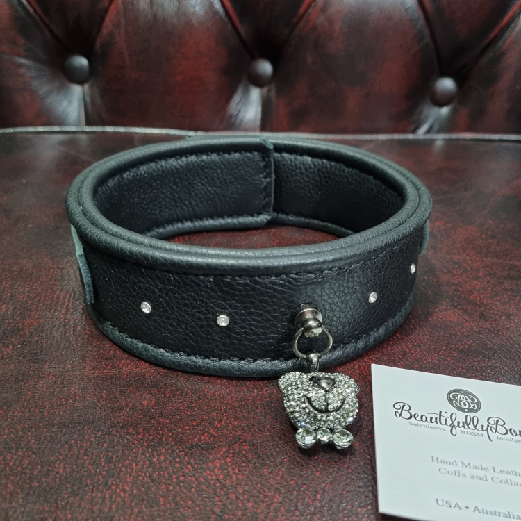 Bear Hug Leather Submissive Collar