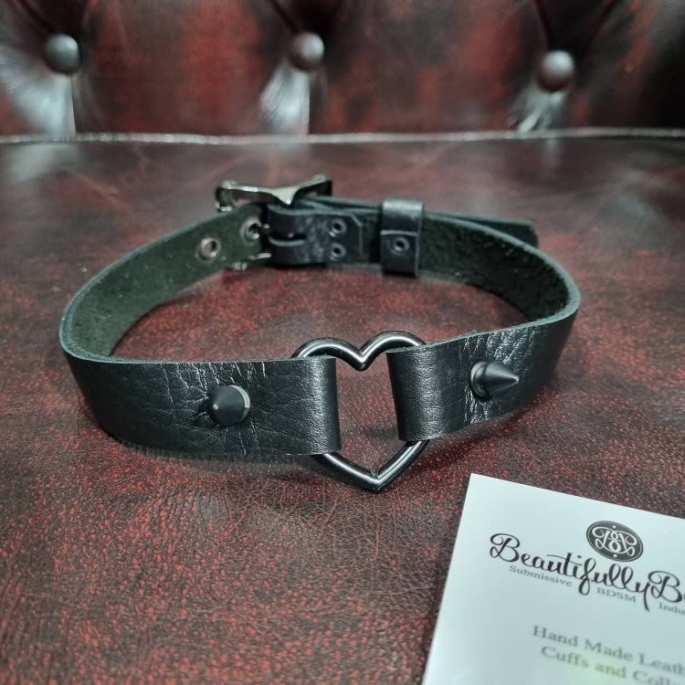 Dark Heart Submissive Collar