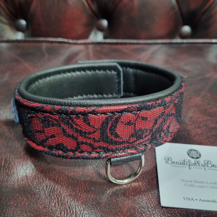 Leather and Lace Submissive Collar - Red